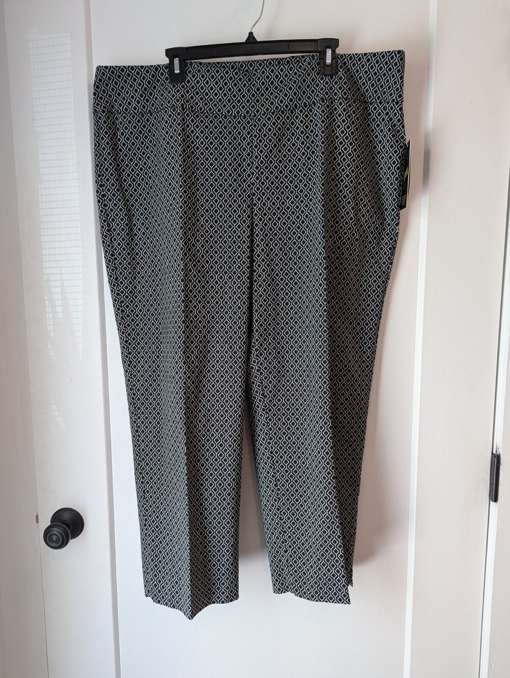 Valerie Stevens Ladies 22W Black White Geometric Ankle Pants Casual Career